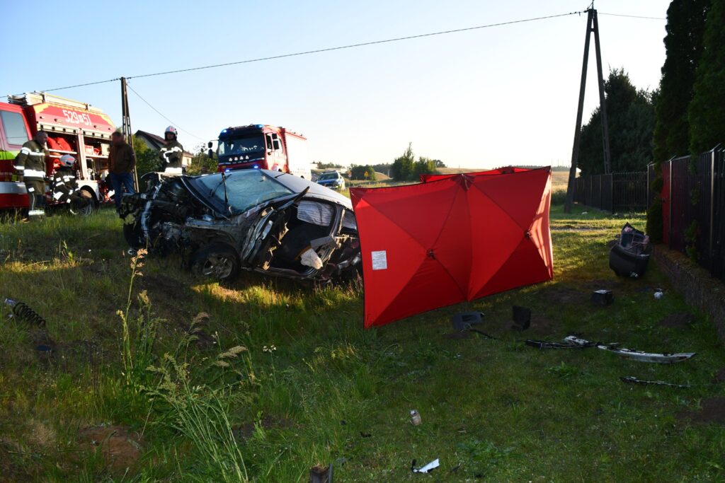 512969005_1135952328579355_6512964880139792193_n-1024x683 🚨 Tragiczny wypadek w Konopkach. Nie żyje 26-letni kierowca, troje młodych pasażerów trafiło do szpitali