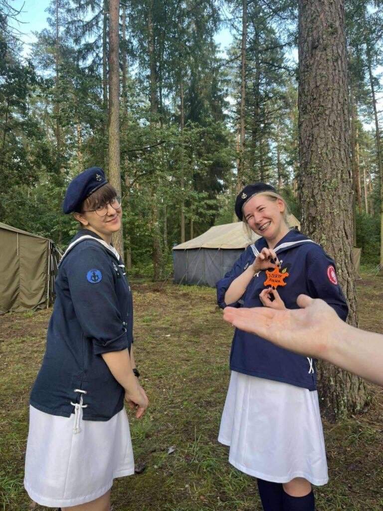 518381763_1110205304490394_7857024774597984423_n-768x1024 🤠Mławscy harcerze na Dzikim Zachodzie – rozpoczęli obóz w Kierwiku 🏕️