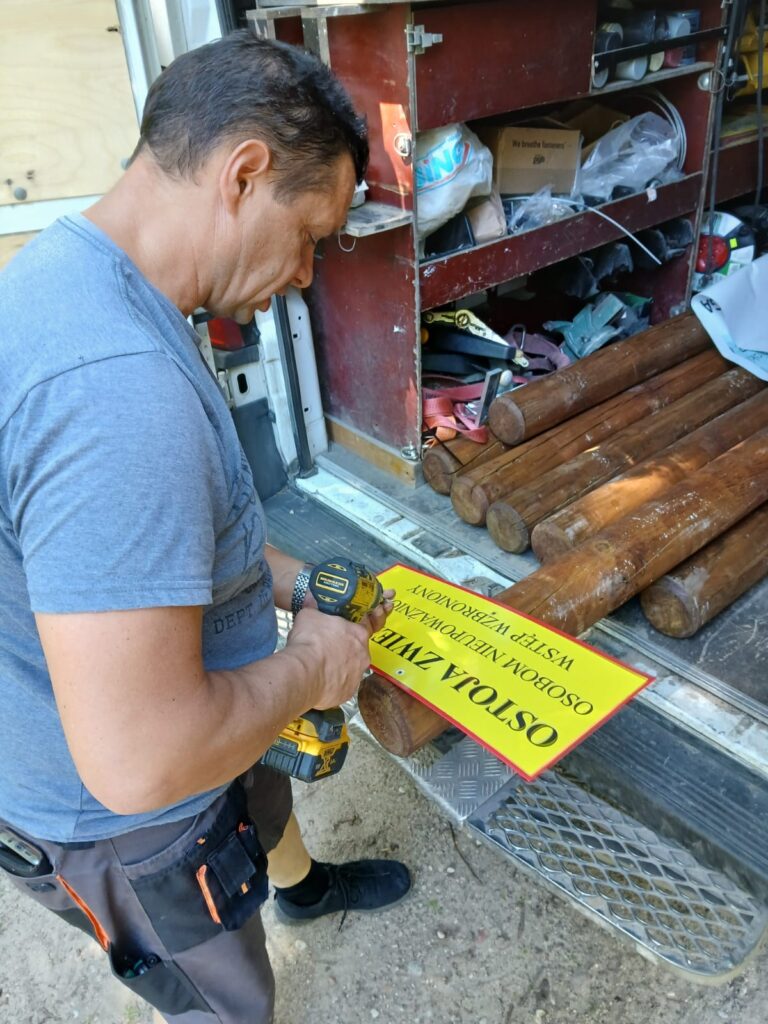 520222243_122173711868347667_1399689659511469869_n-768x1024 🦉 Cisza dla natury – Nadleśnictwo Dwukoły chroni najrzadsze ptaki w Polsce 🌲🦅