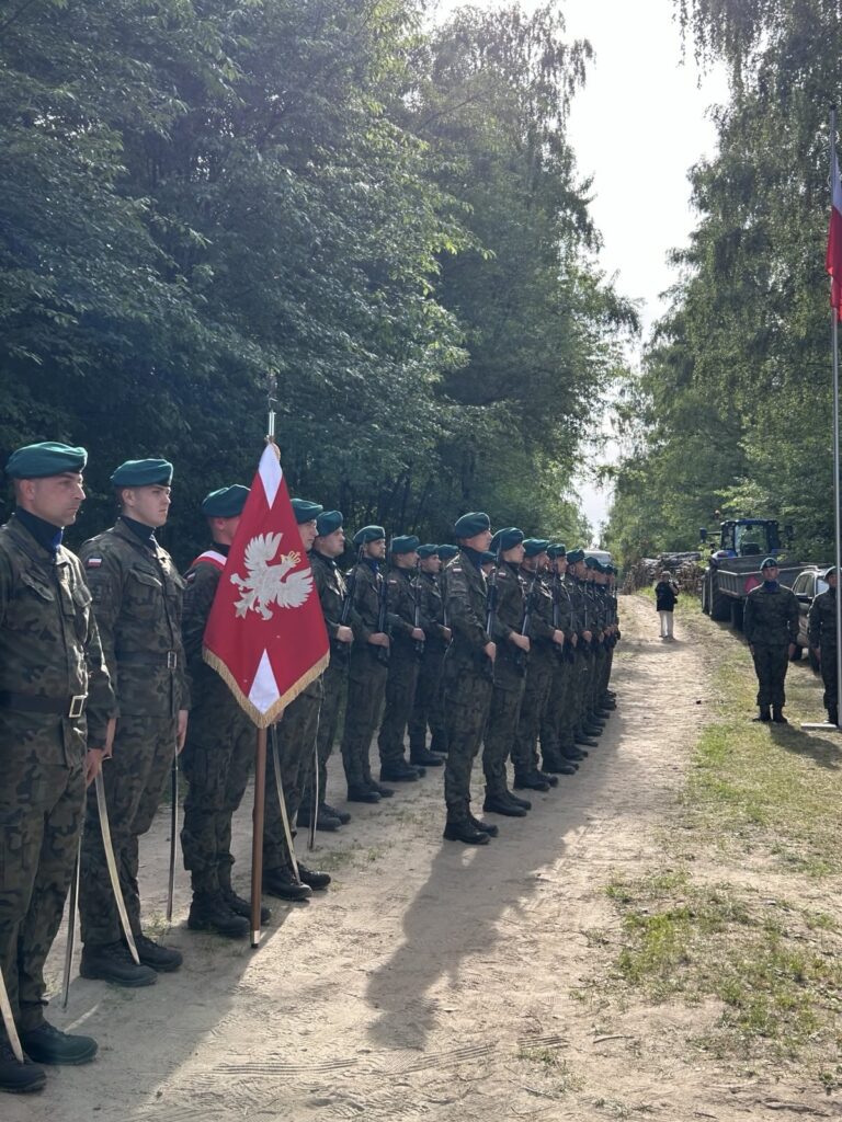 IMG_4889-768x1024 🚶♂️ Rajd Pieszy Szlakiem Żołnierzy Puszczyka i uroczystości patriotyczne za nami! 🌲🕯️