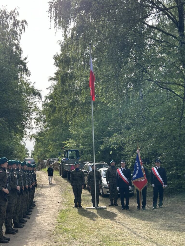 IMG_4890-768x1024 🚶♂️ Rajd Pieszy Szlakiem Żołnierzy Puszczyka i uroczystości patriotyczne za nami! 🌲🕯️