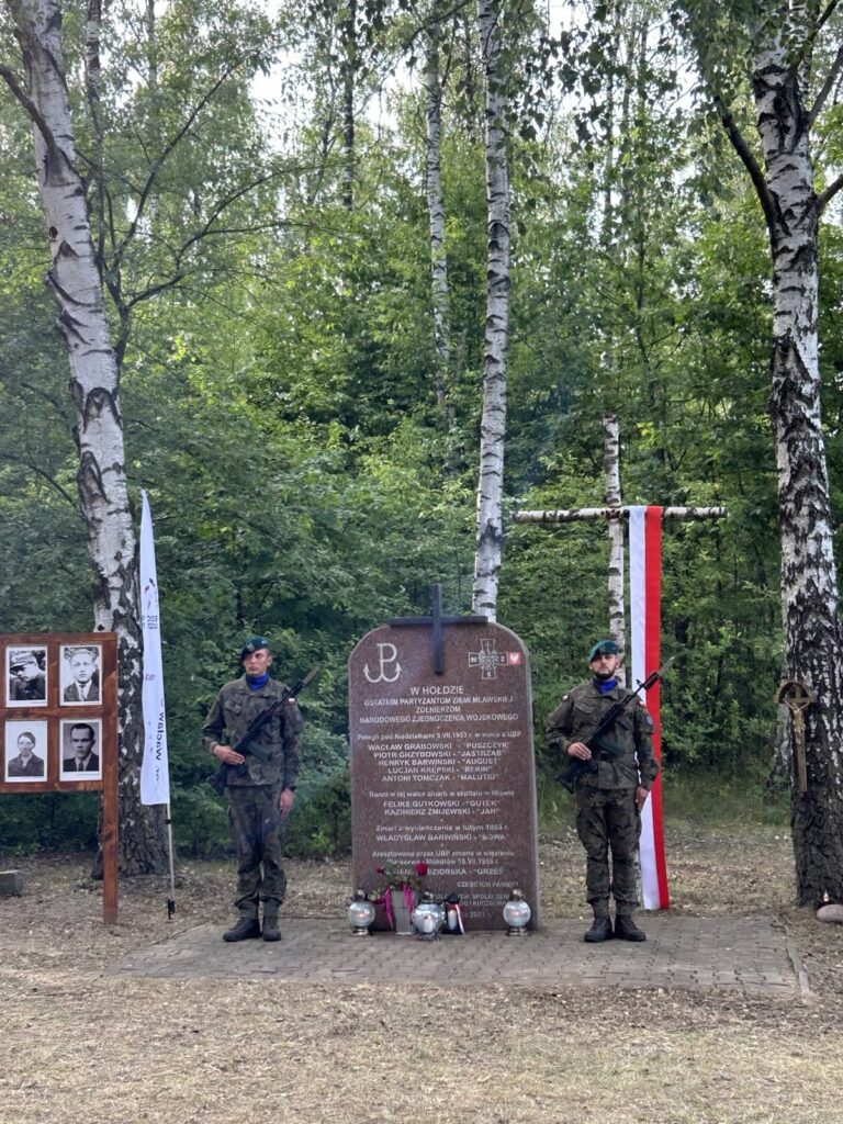 IMG_4891-768x1024 🚶♂️ Rajd Pieszy Szlakiem Żołnierzy Puszczyka i uroczystości patriotyczne za nami! 🌲🕯️